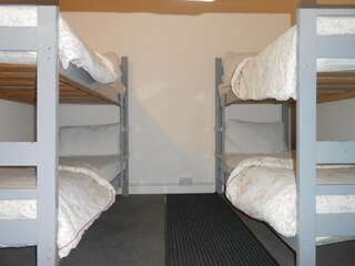Хостелы Lahinch -Beach -Surf- Hostel Лехинч Односпальная кровать в общем 6-местном номере для мужчин и женщин-1