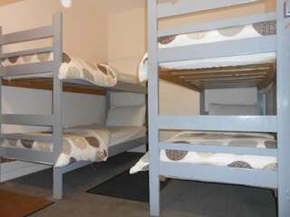 Хостелы Lahinch -Beach -Surf- Hostel Лехинч Односпальная кровать в общем 6-местном номере для мужчин и женщин-2